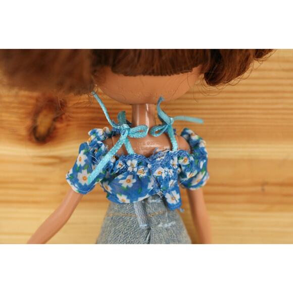 Bratz Doll Yasmin MGA 2001 Floral Top Patch Work Pants Shoes  Vintage Bratz Doll Yasmin MGA 2001 Floral Top Patch Work Pants Shoes Brown Eyes